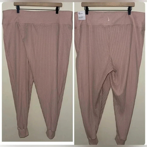Nike Luxe Ribbed High Rise Crossover Pants - NWT - Picture 2 of 9